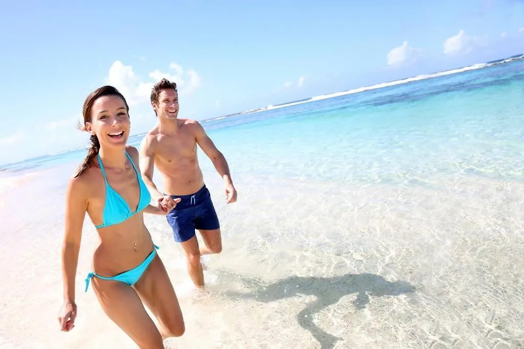 One Bedroom Apt 30 Steps From Prime Beach Generator Parking Included Σαν Χουάν